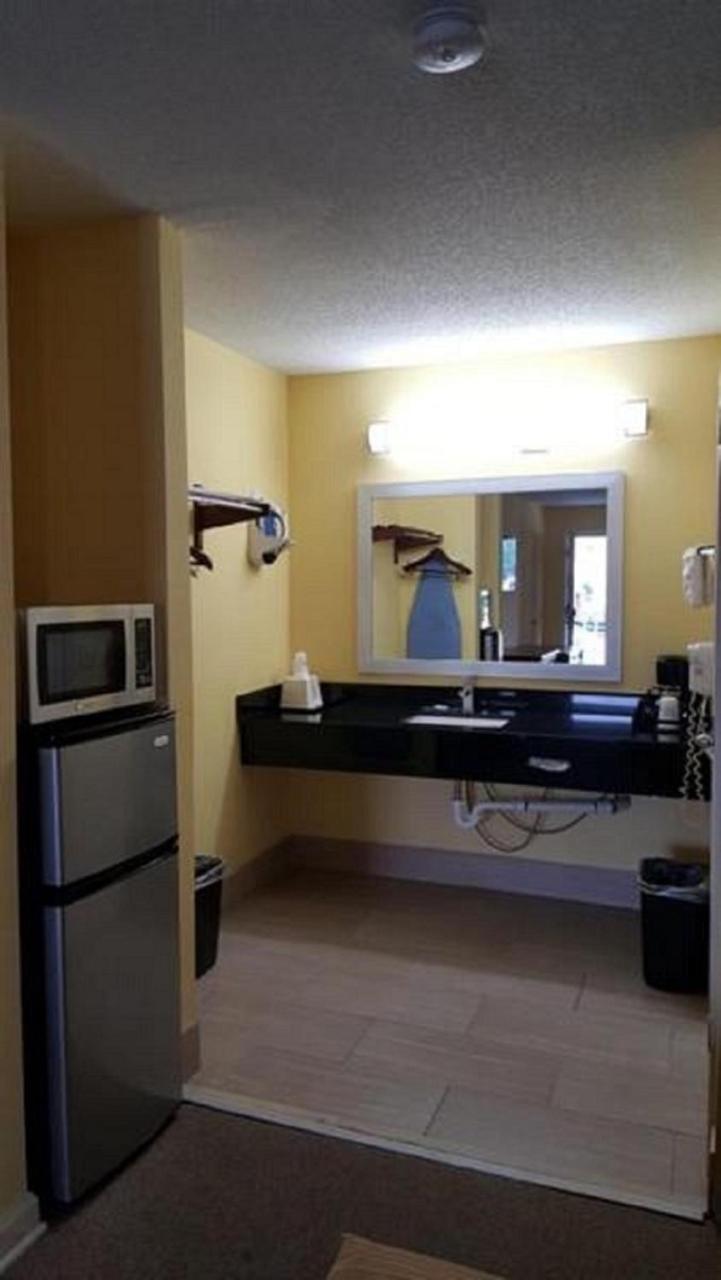 Loyalty Inn Hawkinsville Екстериор снимка