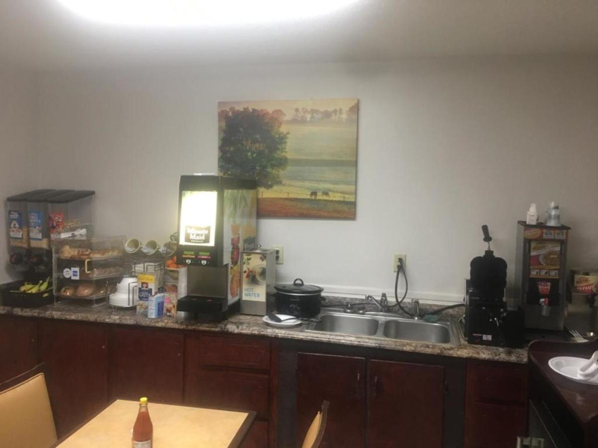 Loyalty Inn Hawkinsville Екстериор снимка